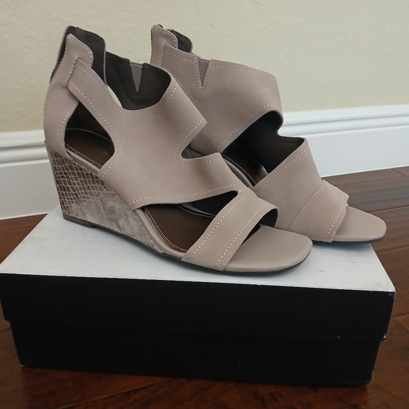 Donald J. Pliner Shoes - Donald Pliner Panya Suede Mushroom Grey Metallic Snakeskin Wedge Sandals Sz 11